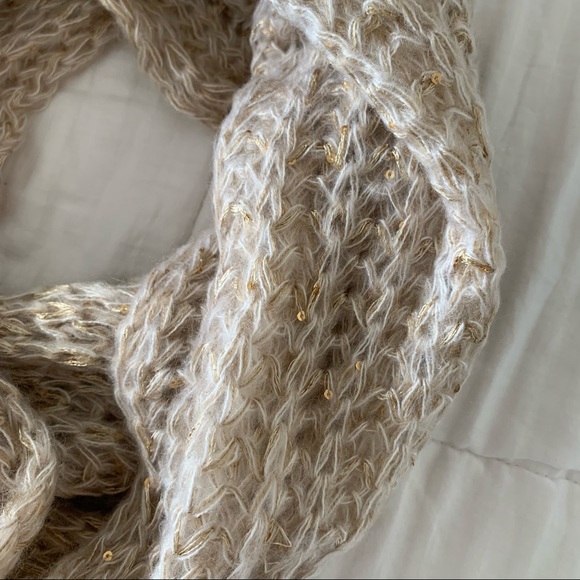 Scarf - Picture 2 of 4